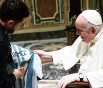 Papa Francisco abençoa camisa da Argentina antes da final