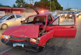 Vídeo. Criança bate a cabeça em para-brisa durante colisão entre carros em Arapiraca