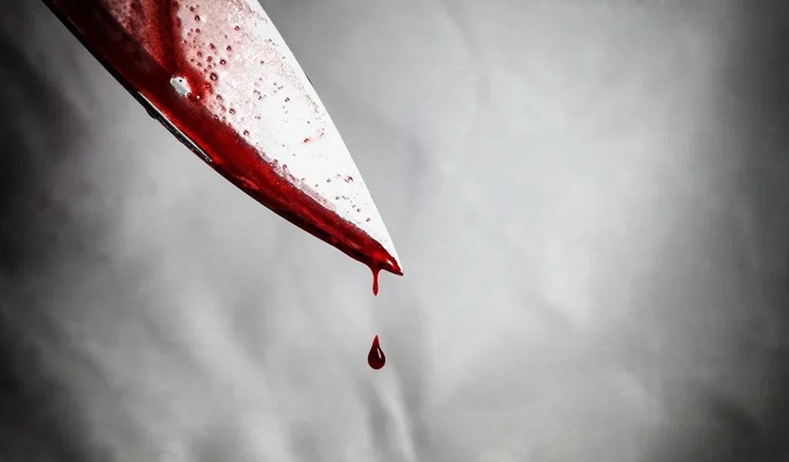Homem mata a ex-companheira a facadas na frente dos filhos em Jacuípe