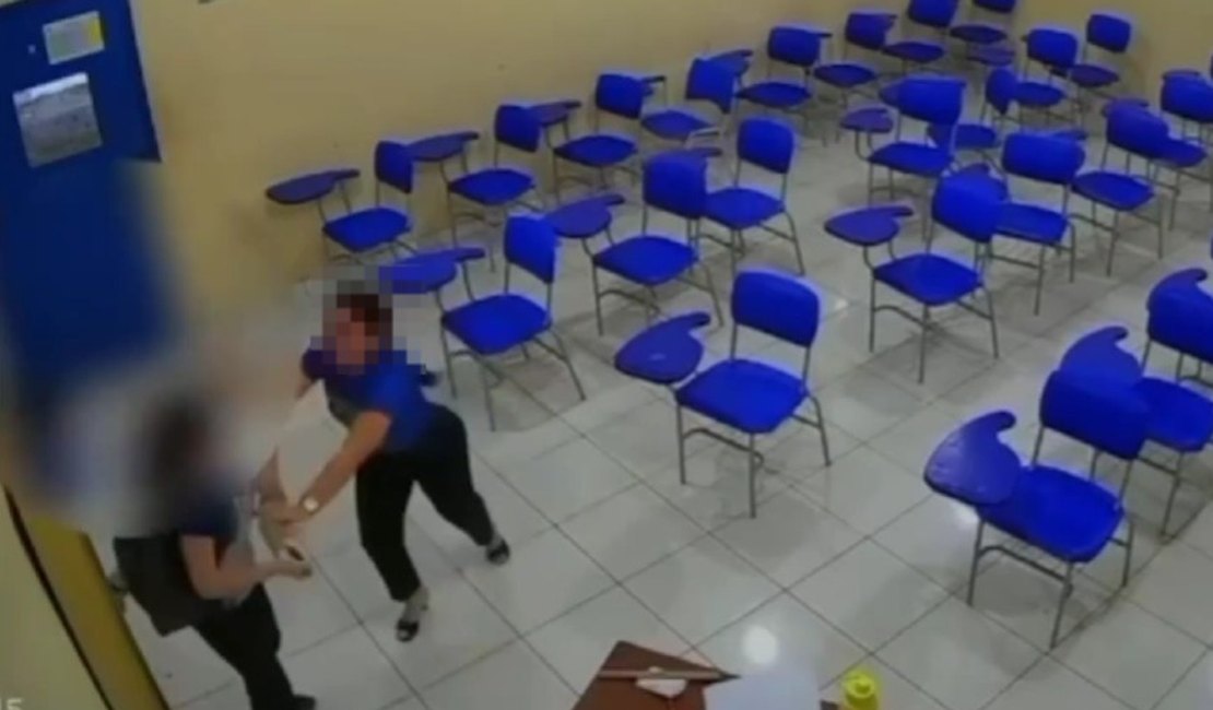 Aluna ataca e esfaqueia professora dentro de sala de aula