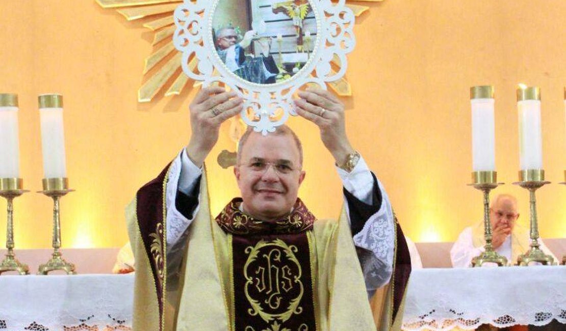 Padre Alexandre Gomes de Souza recebe título de Cidadão Hononário de Arapiraca
