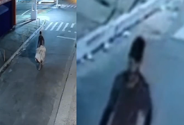 VÍDEO: Câmeras flagraram homem que matou mulher trans empurrando carrinho de mão com o corpo da vítima em Maceió