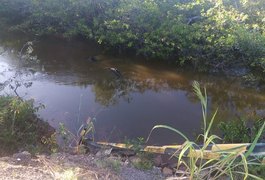 Motorista perde controle da direção e capota carro no litoral alagoano