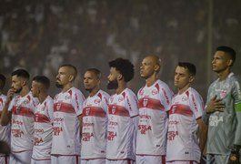 CRB toma gol do Vitória nos acréscimos, perde por 1 a 0 e segue na zona de rebaixamento na Série B