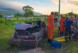 Colisão entre carro e moto resulta em capotamento e dois feridos em Santana do Ipanema