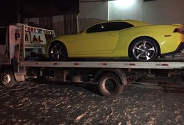 Condutora embriagada provoca colisão e tem Camaro apreendido