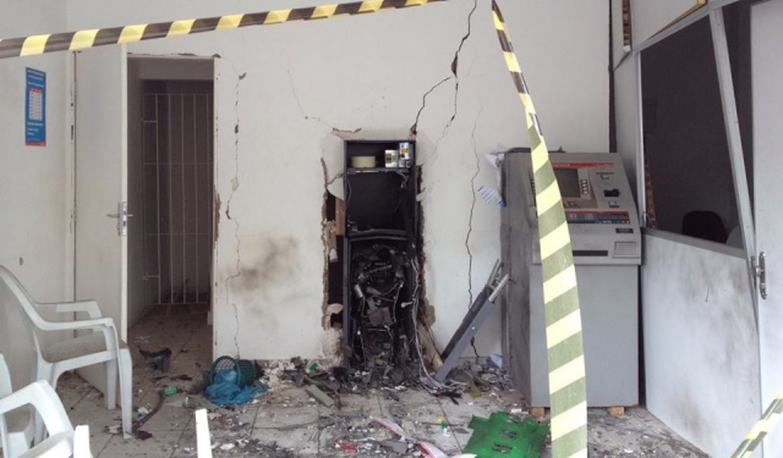 Bando explode unidade bancária do Bradesco em Major Izidoro