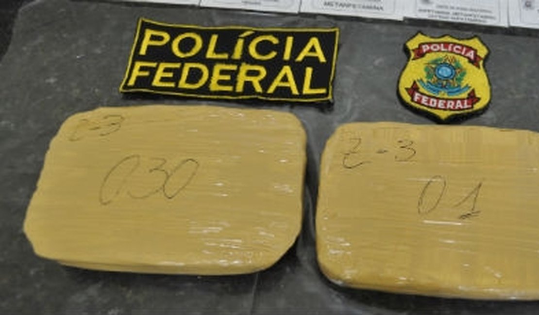 PF prende mulher com 2 kg de cocaína em ônibus