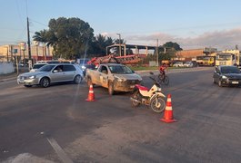 Colisão entre carro e moto deixa motociclista ferido em Arapiraca