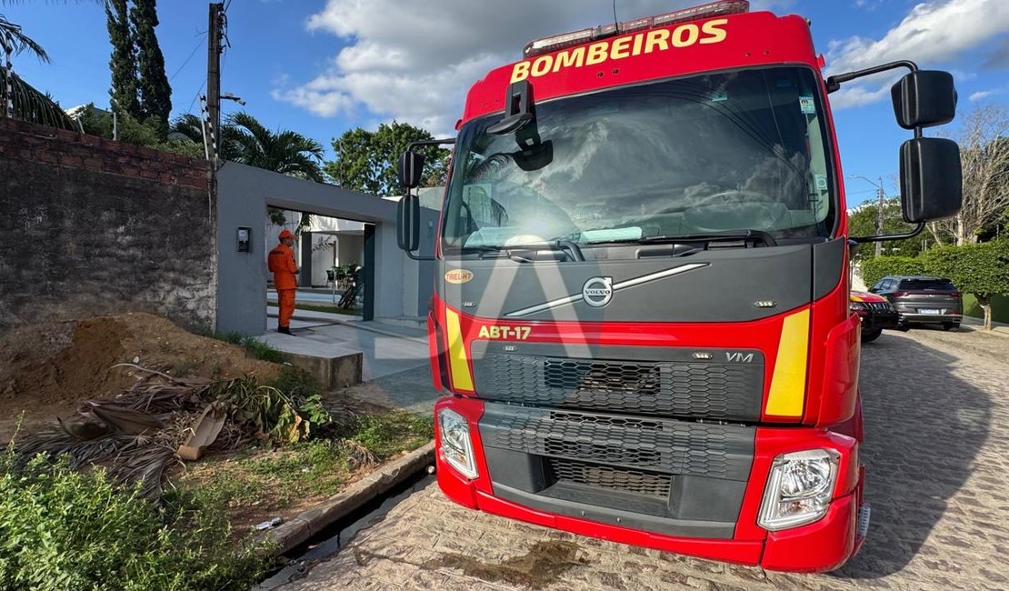Incêndio atinge residência no bairro Itapuã, em Arapiraca