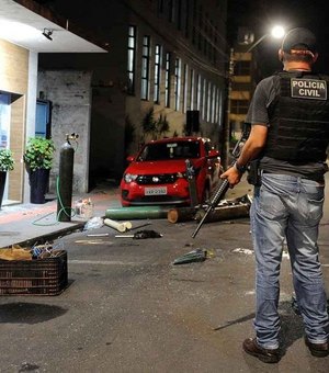 Criminosos armados assaltam bancos, fazem reféns e sitiam área central de Criciúma