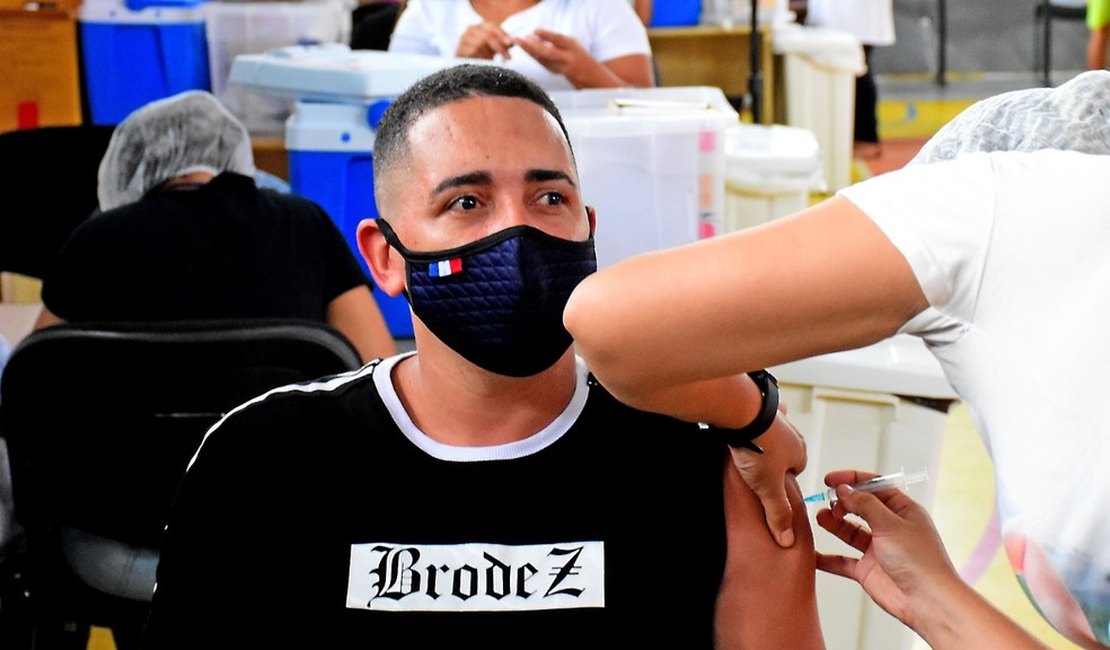São Luís do Maranhão é a 1ª capital brasileira a vacinar jovens de 18 anos sem comorbidades