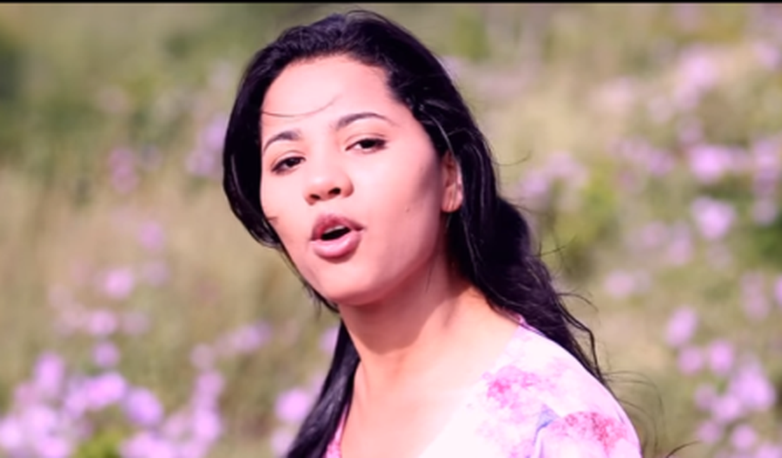 Grávida, Stefhany Absoluta fala de traição em novo clipe gospel