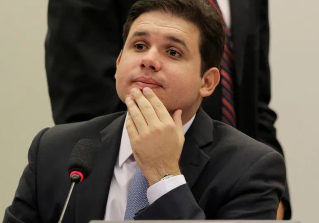 Motta cria comissão especial para analisar fim da escala 6x1