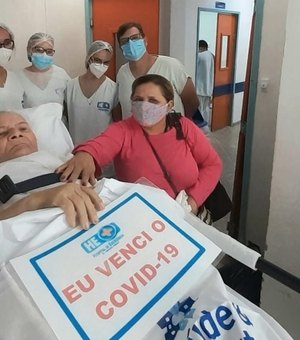 Após 138 dias internada com Covid-19, idosa de 75 anos tem alta no HE do Agreste