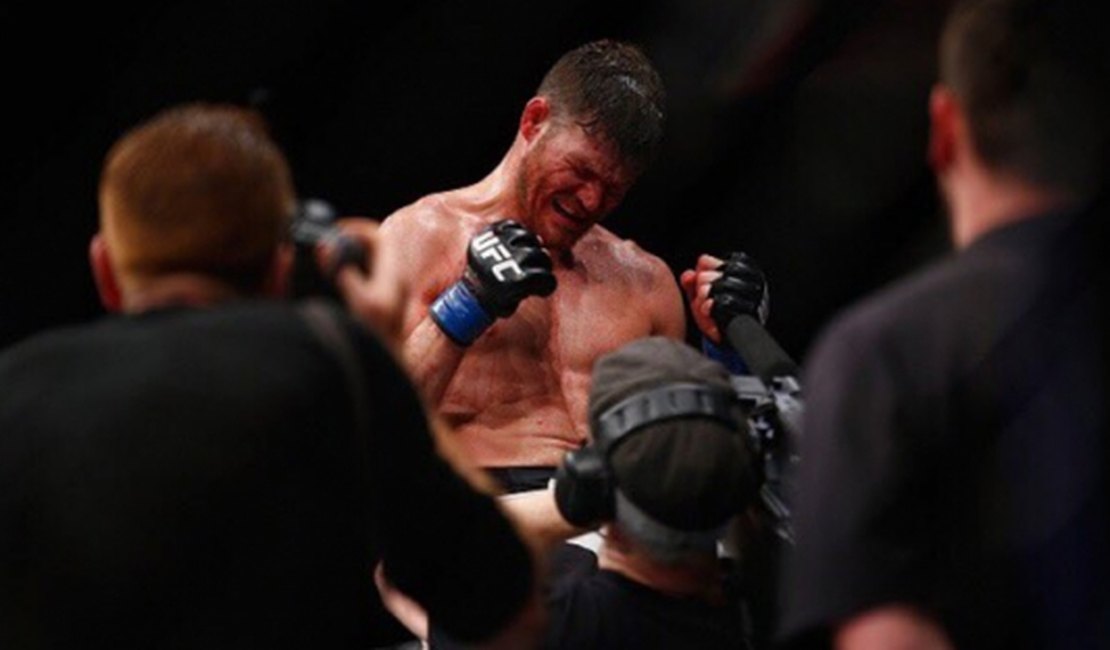 Spider brinca, derruba Bisping, mas é derrotado e reclama: 'Corrupção'