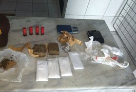 PM prende jovens com meio quilo de maconha em Delmiro Gouveia