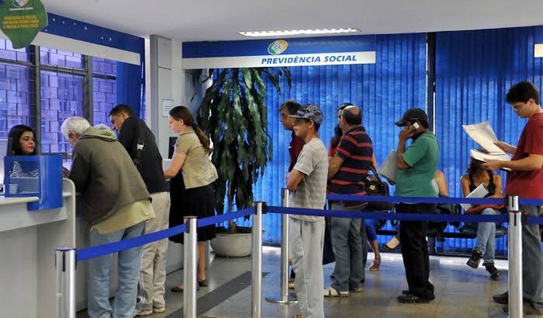 INSS vai contratar 7 mil militares da reserva para reduzir fila de processos, diz governo