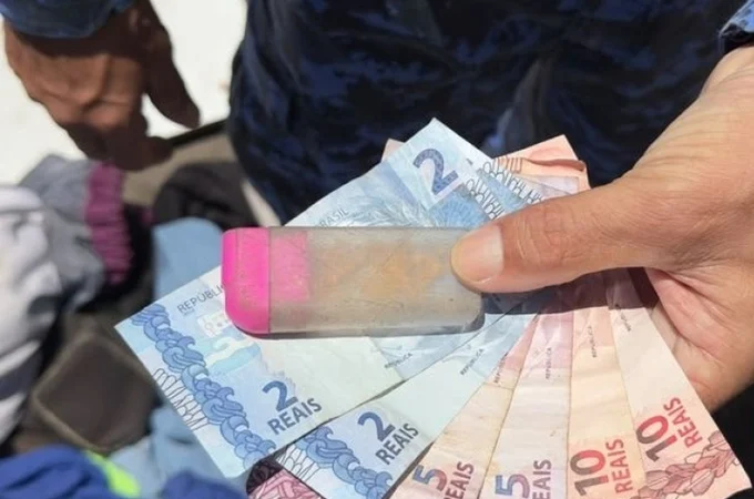 Homem é preso por suspeita de tráfico de drogas na Levada, em Maceió