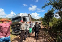 PM flagra homens tentando furtar aproximadamente 1km de trilhos de trem em Girau do Ponciano; oito foram presos