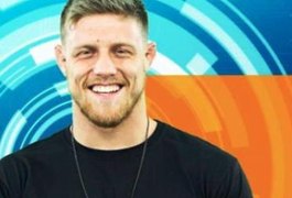 Globo expulsa Fábio do BBB19, é pressionada e pode eliminar outro participante antes da estreia