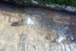 Vídeo. Vazamento de água preocupa moradores do bairro Senador Arnon de Melo, em Arapiraca