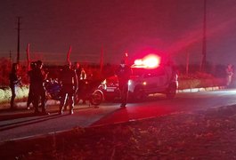 Duas pessoas ficam em estado grave e outra sofre ferimentos leves em colisão entre motos em Arapiraca