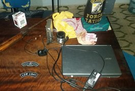 Homem furta residência e é localizado pela PM embaixo da cama, em Arapiraca