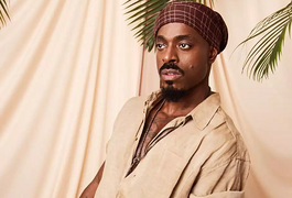 Thiago Thomé, de A Dona do Pedaço, surge pelado com a esposa