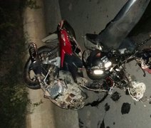 Honda Biz com três pessoas colide violentamente com automóvel na AL 115, em Arapiraca