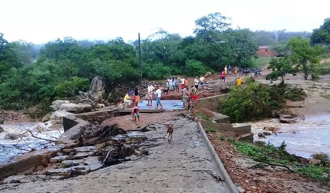 Acesso à zona rural de Girau do Ponciano é prejudicado após destruição de ponte por temporal