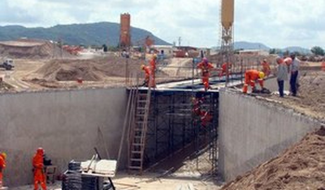 Trabalhador morre esmagado por pedra de uma tonelada em obras do Canal do Sertão