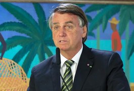 Bolsonaro desmente informações passadas pelo PT sobre o salário mínimo, 13º e férias