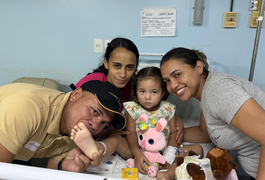 Após quase um mês internada, criança vítima de acidente com romeiros recebe alta do HGE