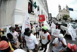 Trabalhadores rurais ocupam prédios públicos em Maceió