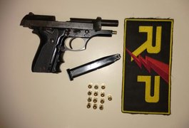 Após empreender fuga, jovens são detidos com arma de fogo na AL 115, em Arapiraca