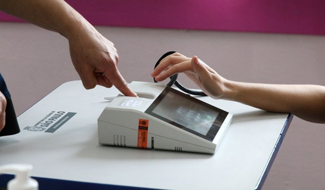 Mesária é presa em flagrante por boca de urna em escola de Rio Largo