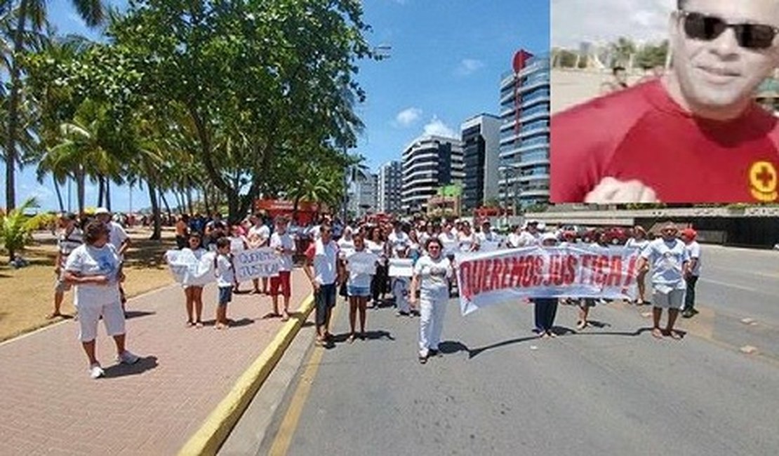 Ato ecumênico é realizado por parentes e amigos de Izael Martins, em Maceió