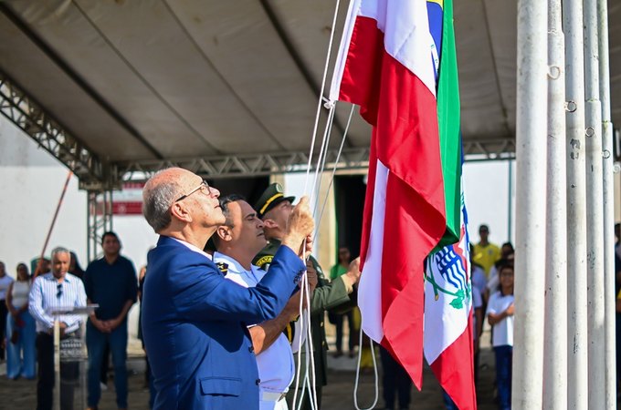 Prefeito Ronaldo Lopes reforça compromisso com democracia e independência do Brasil no encerramento da Semana da Pátria