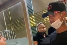 Vídeo. Jogadores do Atlético-MG são intimidados por torcedores após serem flagrados em balada