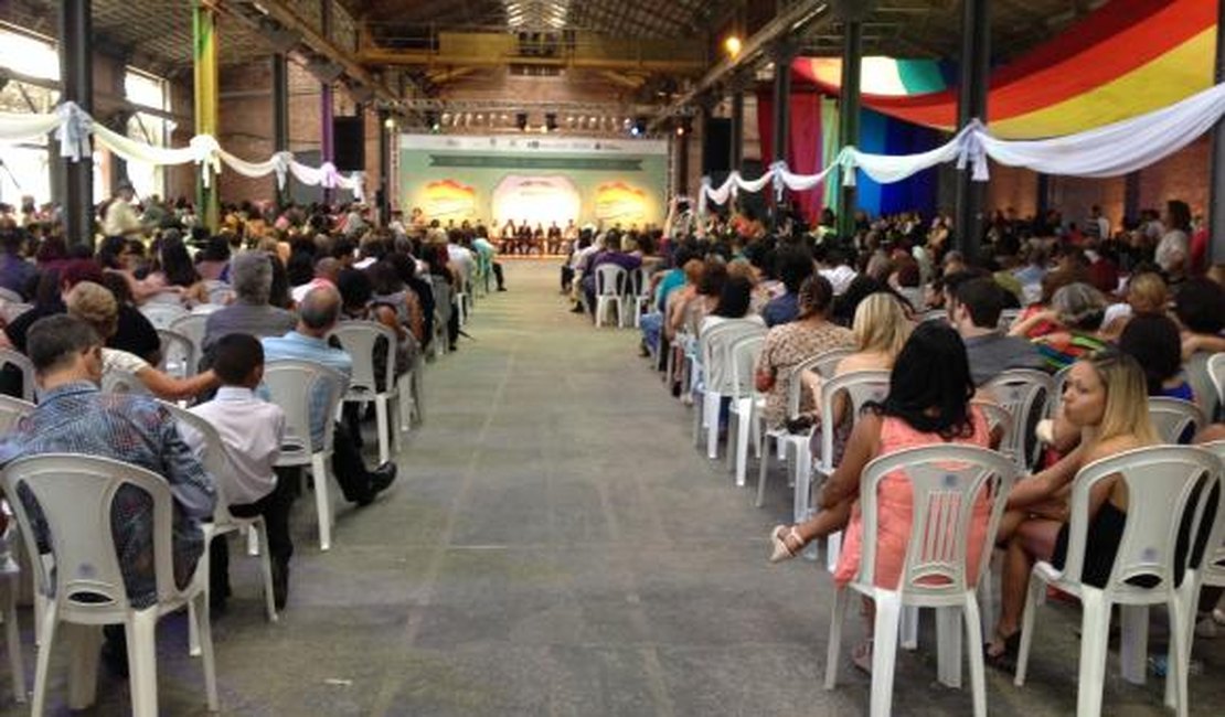 Maior cerimônia coletiva de casamento civil homoafetivo é celebrada no Rio