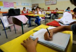 Sinteal denuncia que escolas públicas de Maceió estão cobrando pelo fardamento