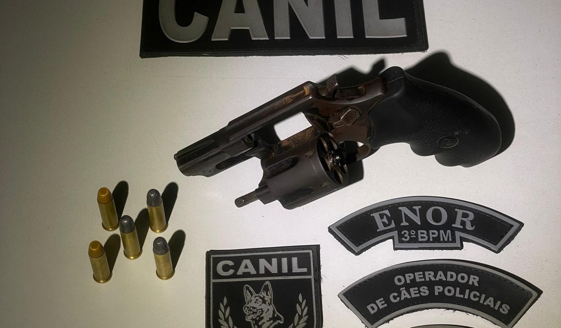 PM flagra adolescente de 16 anos com revólver de calibre 38 na cintura em Arapiraca