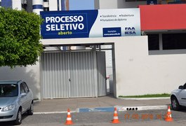 Faculdade deve indenizar aluno que se formou e não recebeu diploma, em AL