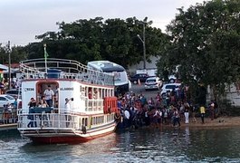 Com direito a trio elétrico, multidão aguarda chegada de Lula em Alagoas