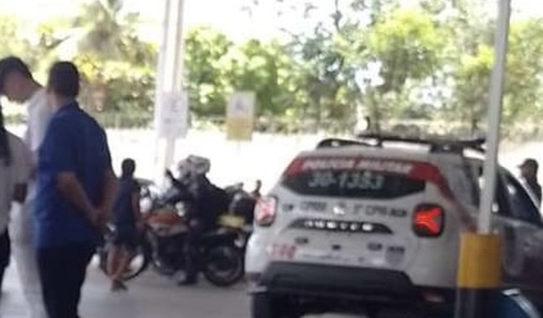 Homem é baleado em estacionamento de supermercado na Avenida Menino Marcelo, em Maceió