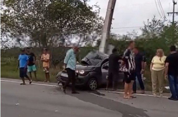 Carro colide contra poste de energia elétrica e homem morre na AL-220