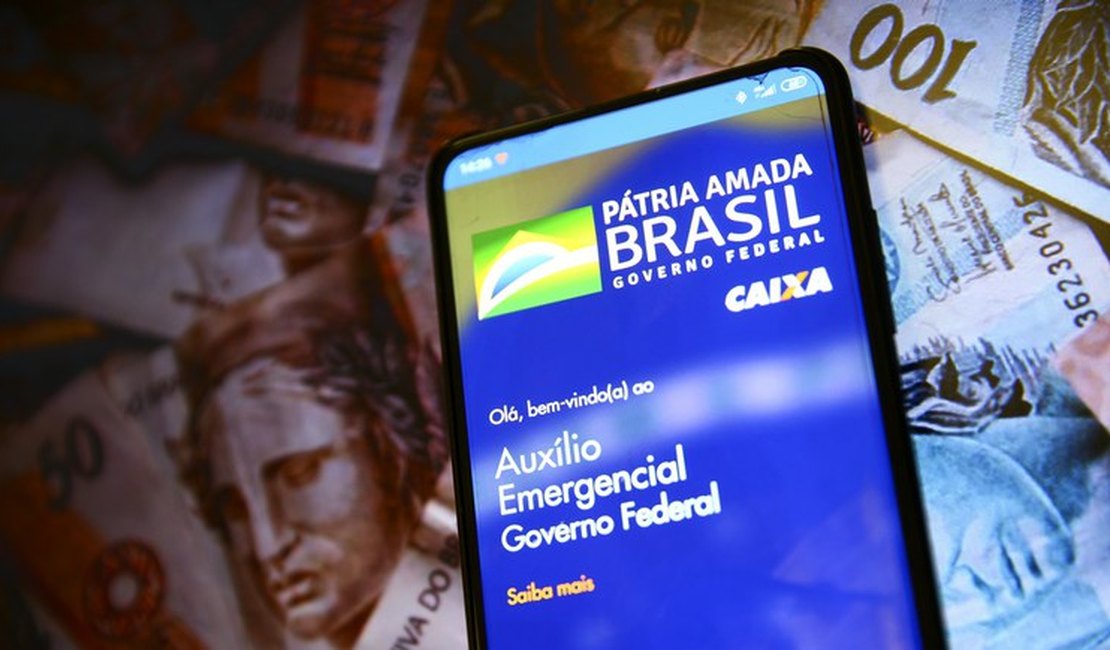 Paulo Guedes confirma renovação no pagamento do auxílio emergencial