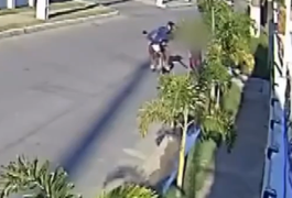 VÍDEO: Motociclista é flagrado importunando sexualmente mulher que fazia caminhada em Maceió