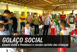 Elenco do ASA visita a Pestalozzi e recebe carinho das crianças